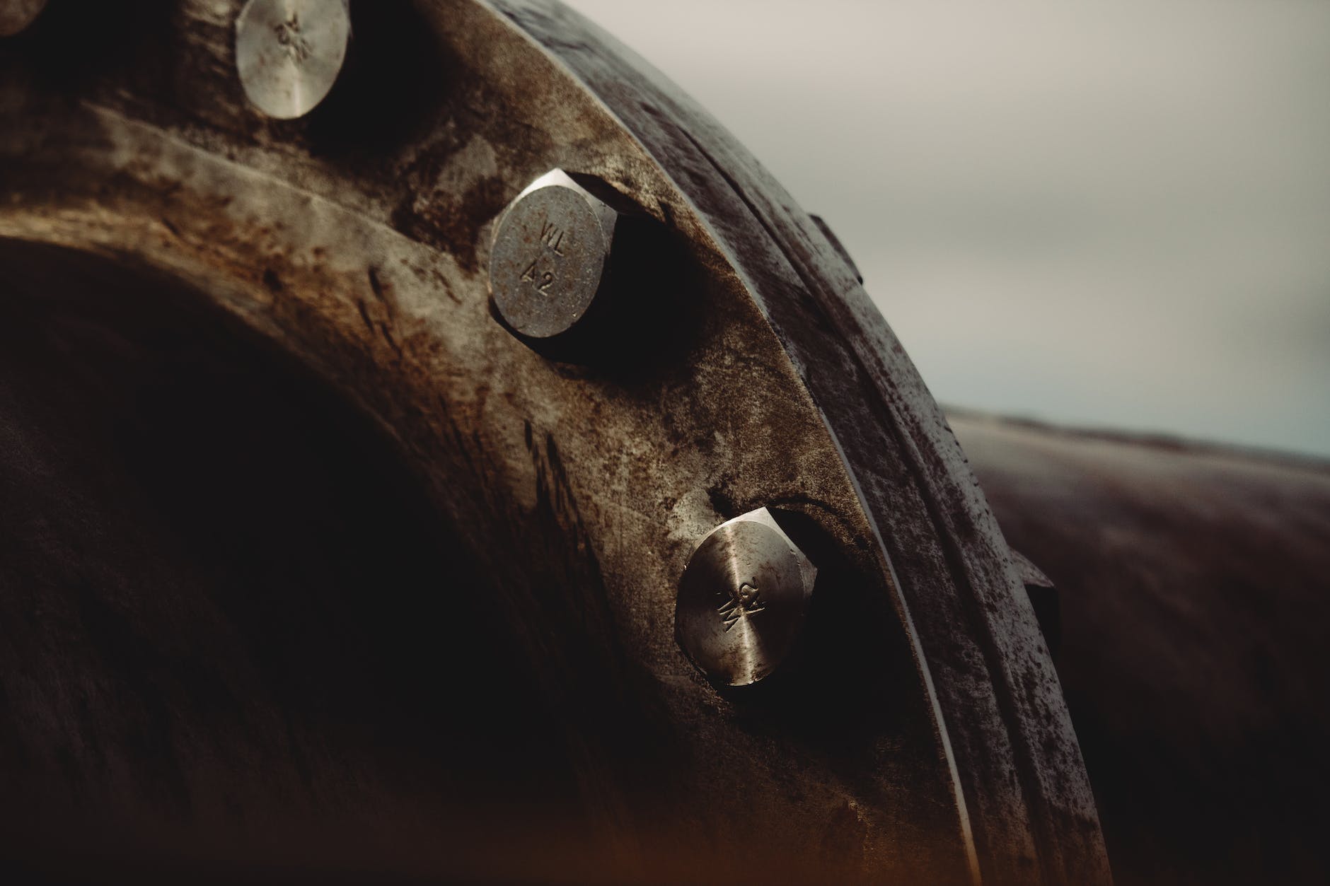 Hur påverkar temperaturen skruvförbandet?