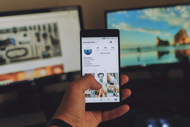 S förslag för att bekämpa ”trollfabriker” – id-kontroll på sociala medier